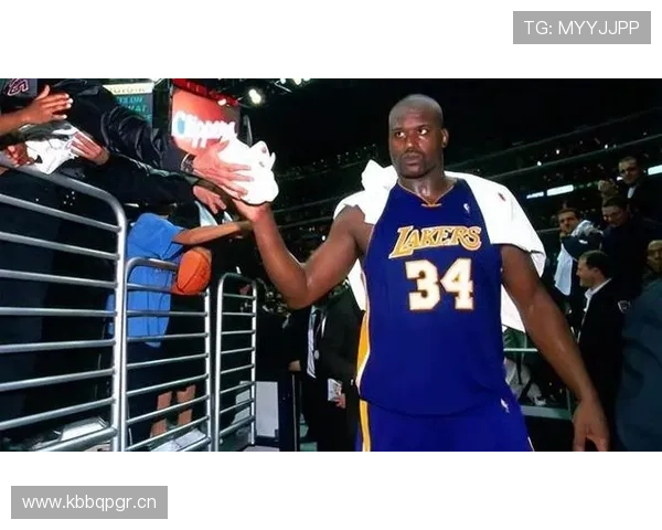 奥尼尔内线强攻提升篮板率，明显拉开与怀特边缘得分差距