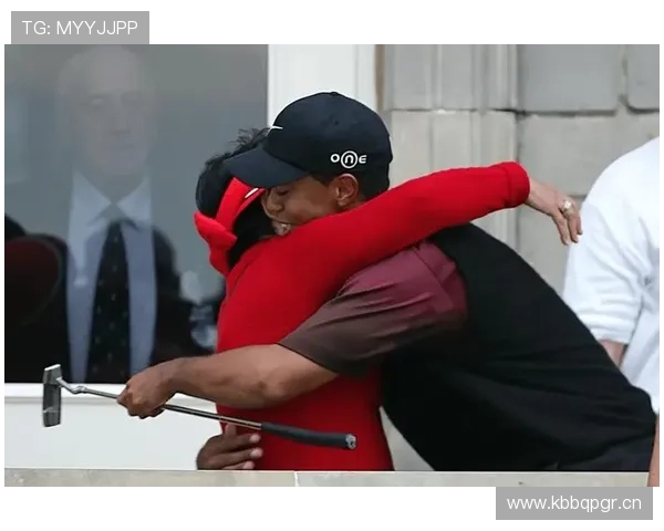 泰格伍兹开豪车出门，搞得邻居都以为明星搬家了？