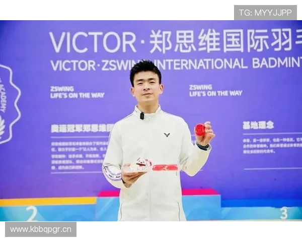 郑思维训练完直接打车去奢侈品店？